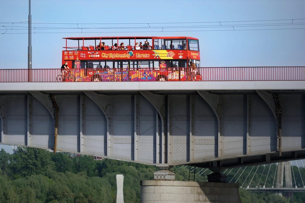 découvrez les critères essentiels pour la location de bus, incluant les aspects de confort, de sécurité et de budget. informez-vous sur les différences entre les types de véhicules, les services supplémentaires et les meilleures pratiques pour un voyage réussi.